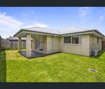 Air Conditioned 3 Bedroom Family Home with SOLAR!! - Photo 5