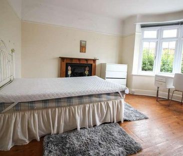 Bedroom Detached House In Winton, BH9 - Photo 1