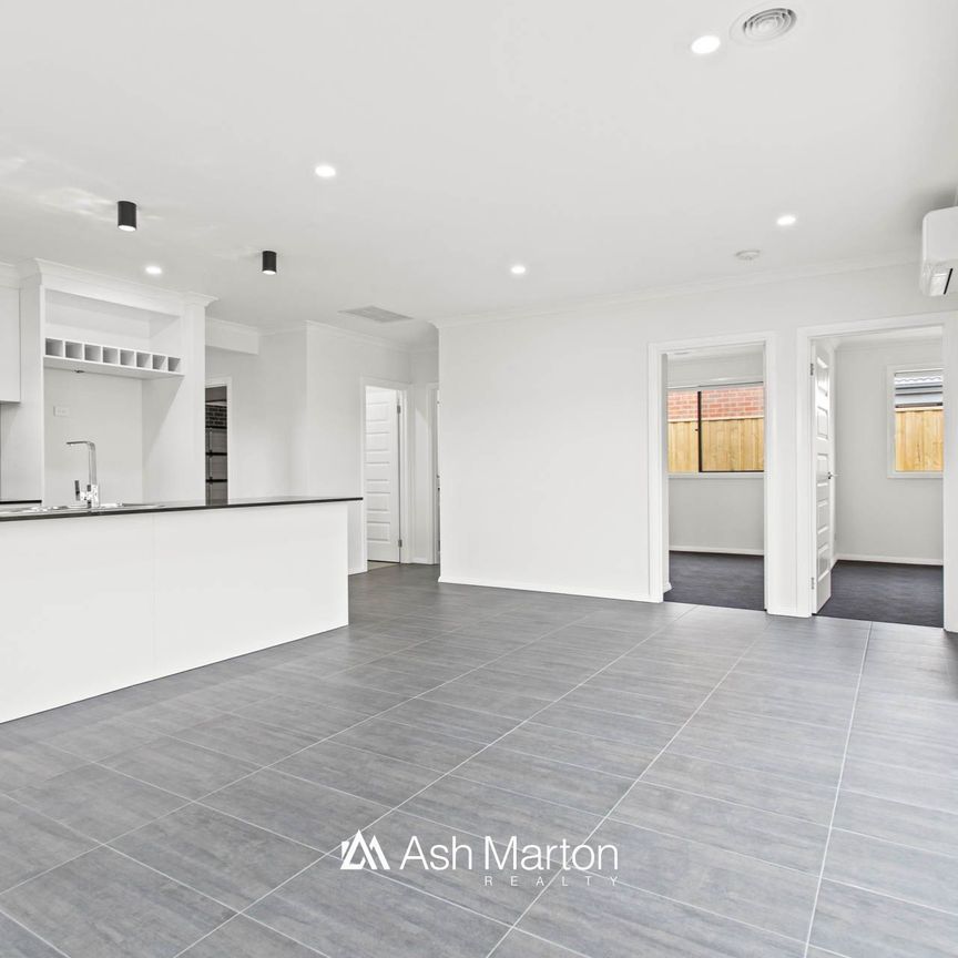 2 Bloodstone Way, Cranbourne East, VIC 3977 - Photo 1