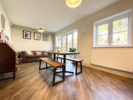 4 bedroom detached house to rent - Photo 2