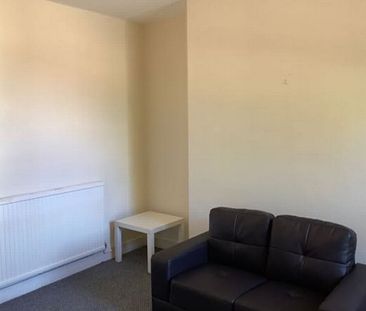 2 Bedroom Terraced To Rent in Nottingham - Photo 2