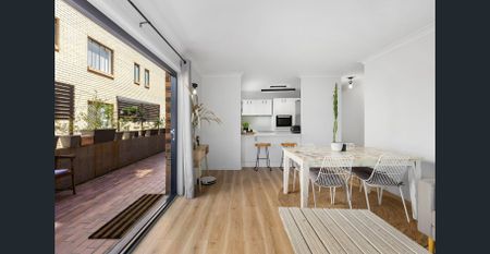 Renovated 2-Bedroom Unit in Prime Broadbeach Location - Photo 3