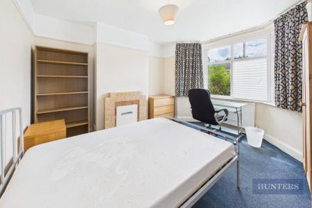 4 bedroom semi-detached house to rent - Photo 3