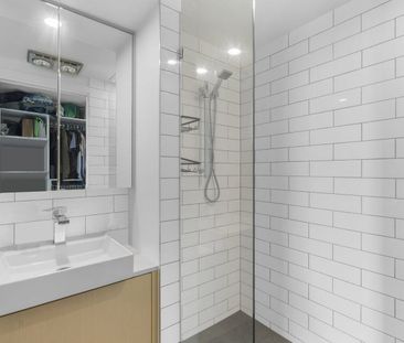 Stylish Apartment in a Prime Location - Photo 2