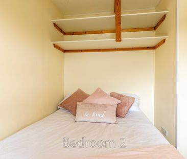 Room 1 - Photo 4