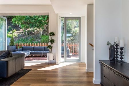 Executive living in Birkenhead - Photo 5