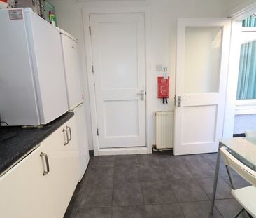 Room in a Shared House, Benson Avenue, E6 - Photo 5