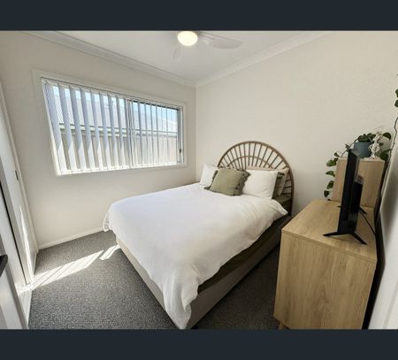 Unit 2/17 Auvergne Way, Old Bar, NSW 2430 - Photo 2