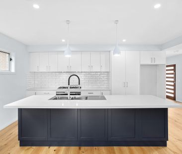 Impressive Spacious 4 Bedroom Home - Photo 3