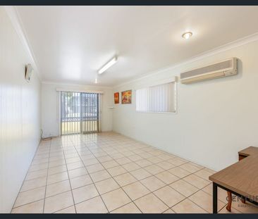 House, shed AND solar!! - Photo 6