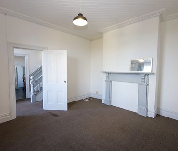 **Spacious 6-Bedroom Flat in Prime City Centre Location – Dunedin, ... - Photo 4