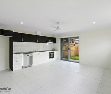 MODERN 3BED HOME WITH FULLY FENCED BACKYARD - Photo 5