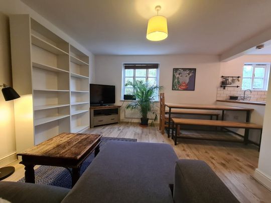 2 Bed Flat, Stratford, E15 - Photo 1