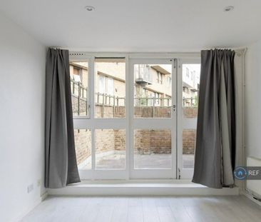 3 bedroom flat to rent - Photo 3