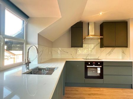 2 bedroom flat to rent - Photo 2