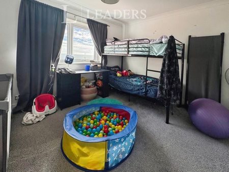 2 bedroom apartment to rent Ambleside Court, Marine Parade East, Clacton-on-Sea, CO15 - Photo 4