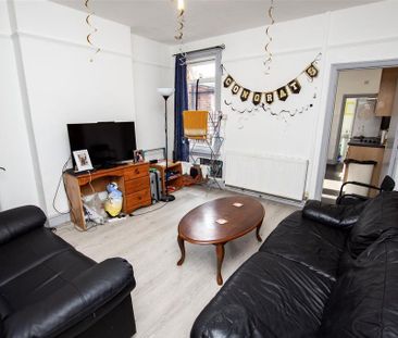 4 bedroom house to rent - Photo 1