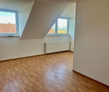 frei ab 01.01.2026 - Helle 1-Raum-Dachgeschosswohnung – ideal für j... - Foto 1