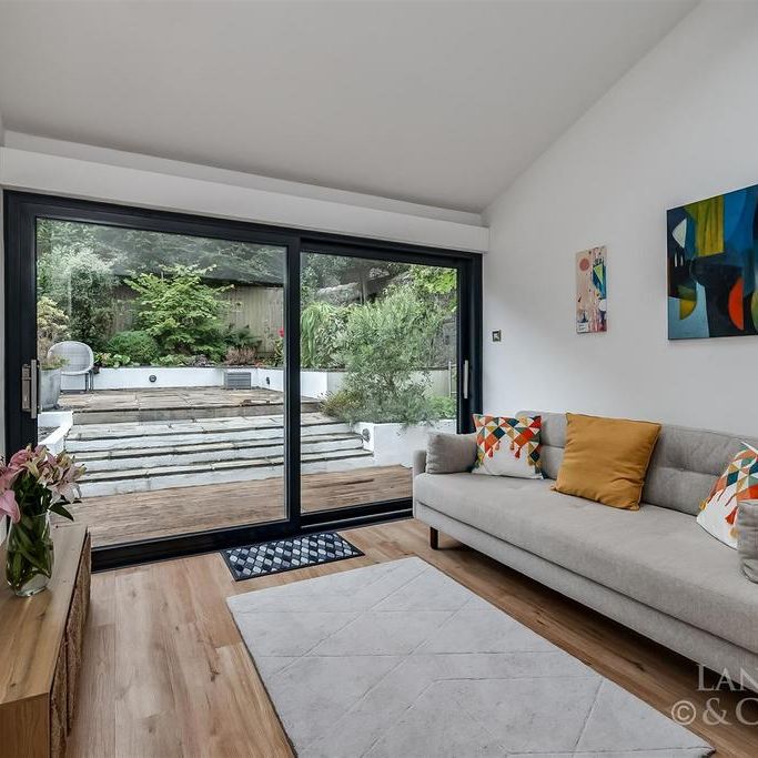 4 bedroom detached house to rent - Photo 1