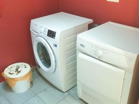 ETTERBEEK : APPARTEMENT MEUBLE 2 CHAMBRES + TERRASSE + POSS PKG - Etterbeek - Photo 3