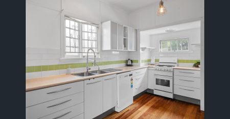 Charming Cottage Home - Photo 4