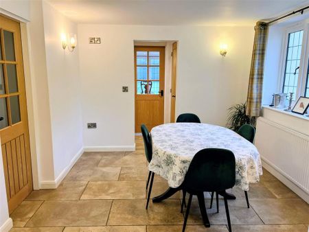 5 bedroom detached house to rent - Photo 5