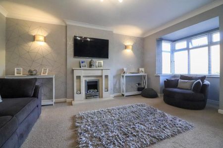 4 bedroom detached house to rent - Photo 2