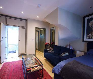 1 Bed Flat, Bateman Street, W1D - Photo 1