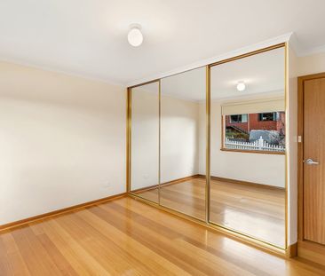 Convenient, Charming Three Bedroom Home - Photo 4