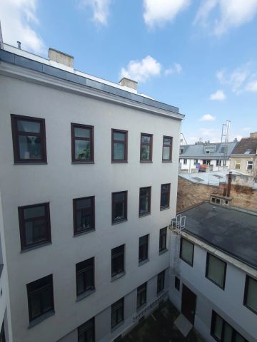 Ruhige entzückende Altbauwohnung in hoher Liftstockwerkslage - renovierungsbedürftig - Foto 3