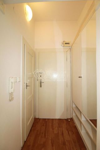 Pronájem bytu 1+kk a garsoniéry 26 m², Koulova , Praha - Fotografie 3