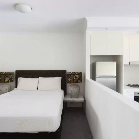 MGM MARTIN - ONE BEDROOM APARTMENT - Photo 4