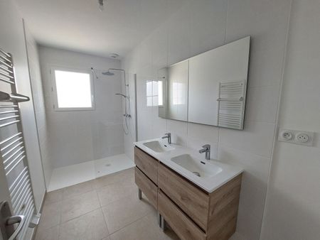 Location Maison 4 pièces 84m² - Photo 3