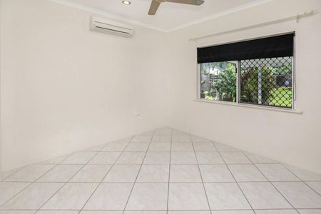 Spacious 3-Bedroom Home with Pool and Patio Bliss - Photo 3