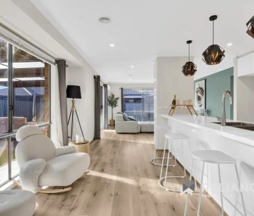 “Modern Upgrades, Dual Living & Easy-Care Outdoor Spaces” - Photo 1