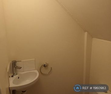 2 bedroom semi-detached house to rent - Photo 6