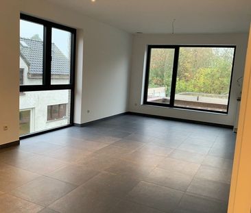 Nieuwbouw Praktijkruimte met Duplex Appartement (3 Slaapkamers) en ... - Photo 1