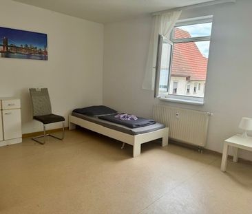 Geräumige Etagenwohnung sucht neue Mieter! - Foto 1