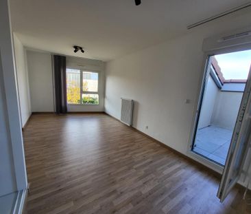 Location Appartement 3 pièces 83m² BRON 69500 - Photo 1