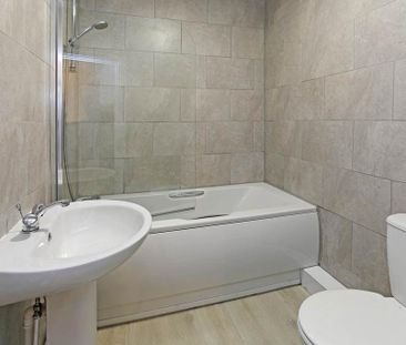 2 bedroom end of terrace house to rent - Photo 4