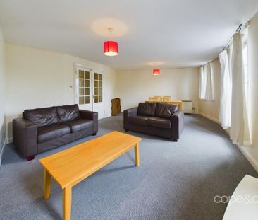 3 bedroom flat to rent - Photo 4