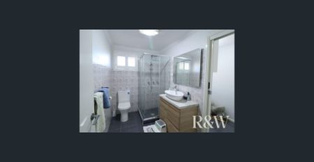 LARGE FAMILY HOME WITH SOLAR PANELS - Photo 5