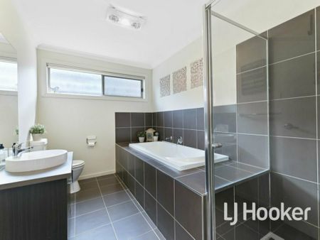 Family Home with Four Bedrooms! - Photo 5