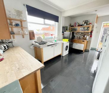 1 bedroom in a house share to rent - Photo 5