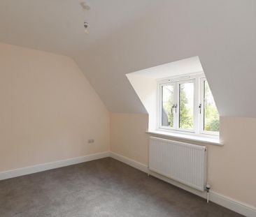 3 bedroom semi-detached house to rent - Photo 2