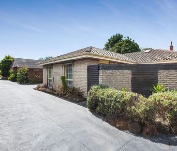 HIGHLY SOUGHT AFTER LOCATION | MINUTES FROM BEACH | SPACIOUS LIVING - Photo 5