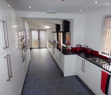 6 bedroom semi-detached house to rent - Photo 5