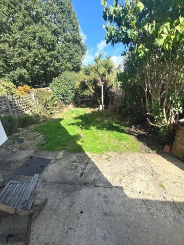 OIRO £1,900 pcm - Available Now - Unfurnished - Photo 4