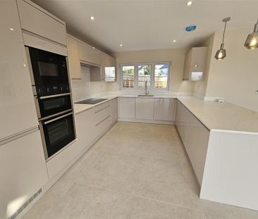 4 bedroom detached house to rent - Photo 6