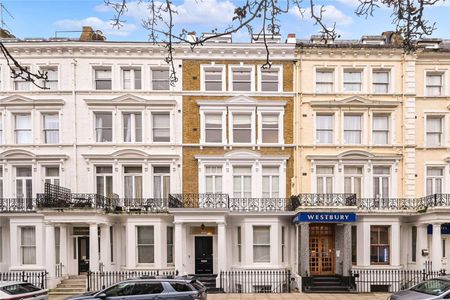 A charming third floor period conversion in a prime South Kensington location, boasting plenty of natural light and a private terrace. - Photo 3